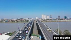 ទិដ្ឋភាព​នៃ​ស្ពានមិត្តភាពកម្ពុជា-ជប៉ុន​ (ជ្រោយចង្វាទី១)​ ដែល​ត្រូវបាន​ជួសជុល​ក្រោម​ការ​ឧបត្ថម្ភដោយ​រដ្ឋាភិបាលជប៉ុន។ (រូបថត៖ ហ្វេសប៊ុកក្រសួងសាធារណការនិងដឹកជញ្ជូន)