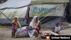 ဘဂၤလားေဒ့ရွ္ေရာက္ ႐ိုဟင္ဂ်ာဒုကၡသည္မိသားစု (ဓာတ္ပံု-ကုလသမဂၢ)