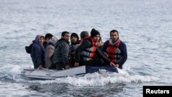 Migrants from Afghanistan on a dinghy approach a beach near the village of Skala Sikamias on the island of Lesbos, Greece, February 28, 2020. REUTERS/Costas Baltas