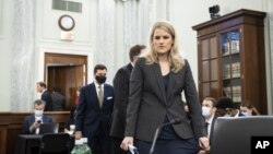 Bivša zaposlena u Fejsbuku i uzbunjivač Frensis Hojgen uoči svedočenja u Senatu (Foto: AP/Jabin Botsford/The Washington Post)