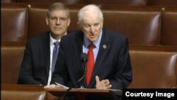 지난 2016년 미 하원 전체회의에서 한국전 참전용사를 위한 추모벽 건립 법안을 발의한 샘 존슨 의원이 발언하고 있다.