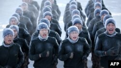 Tentara PLA China tengah berlatih dalam kondisi suhu udara sangat dingin di Heihe, provinsi Heilongjiang (Foto: dok). 