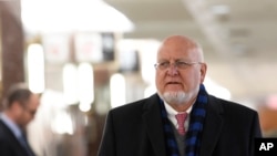 资料照片：美国疾病控制与预防中心主任雷德菲尔德抵达参议院作证。（2020年1月24日）