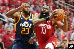 资料照：NBA球星哈登在2019年4月的一场赛场上。