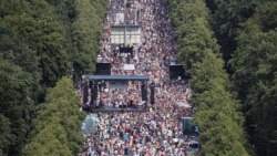 გერმანელების პროტესტი მტავრობის მიერ დაწესებული შეზღუდვების წინააღმდეგ, ბერლინი, 2020 წლის 1 აგვისტო