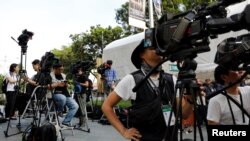 Jurnalis sedang meliput acara di Hotel St. Regis di Singapura, 11 Juni 2018. ,