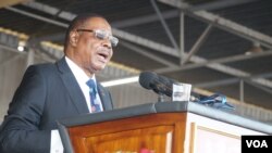 FILE - Malawi President Peter Mutharika addresses his supporters during his swearing-in ceremony in Blantyre, May, 28, 2019. (L. Masina/VOA)