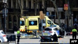 경찰이 바르셀로나 라스 람블라스 사건 현장을 폐쇄했다.