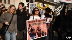 Para aktivis Australia melakukan unjuk rasa, menyerukan perlakuan lebih manusiawi terhadap migran di Pulau Nauru (foto: dok).