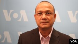 រូប​ឯកសារ៖ លោក មឿន តុលា​ ​នាយក​ប្រតិបត្តិ​មជ្ឈមណ្ឌល​សម្ព័ន្ធភាព​ការងារ និង​សិទ្ធិ​មនុស្ស (CENTRAL) នៅ​ស្នាក់ការ​ VOA ក្នុង​រដ្ឋធានី​វ៉ាស៊ីនតោន​ថ្ងៃ​ទី២៧ ខែ​កញ្ញា ឆ្នាំ២០១៨។ (សាយ មុន្នី/VOA Khmer)