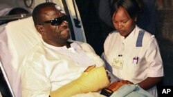 Ugandan opposition leader Kizze Besigye arrives to receive medical treatment at Nairobi hospital Kenya, April 29, 2011