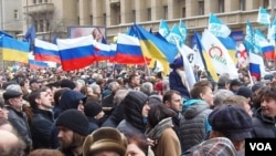3月15日莫斯科抗议出兵克里米亚集会(美国之音 白桦)