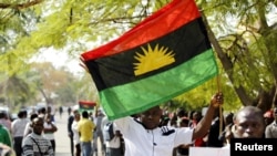 Un militant du IPOB dans le Biafra lors d'une manifestation à Abuja, Nigeria, le 1er décembre 2015.