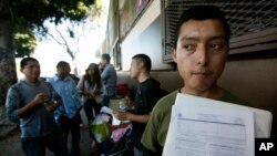 فسخ این برنامه کم از کم ۸۰۰ هزار پناهجوی غیرقانونی مقیم امریکا را متاثر می سازد