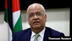 ARHIVA - Vodeći palestinski pregovarač Saeb Erekat na konferenciji za novinare u Ramali, na Zapadnoj Obali (Foto: Reuters)