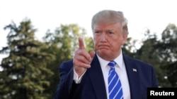 도널드 트럼프 대통령이 30일 백악관에서 기자들의 질문에 답하고 있다.