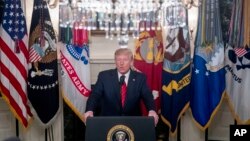 도널드 트럼프 미국 대통령이 27일 백악관에서 IS 수괴 아부 바크르 알바그디가 미군 작전 도중 사망했다고 발표했다.