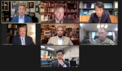 주한미군전우회(KDVA)와 한미동맹재단(KUSAF)이 19일 한미연합사령부 창설 42주년을 기념한 회상 대담을 개최했다. 왼쪽 위에서부터 스티브 리 주한미군 전우회 부회장, 브루스 클링너 헤리티지 재단 선임연구원, 임호영 전 한미연합사 부사령관, 스티븐 노어퍼 코리아 소사이어티 선임국장, 빈센트 브룩스 전 한미연합사령관, 로버트 에이브럼스 현 한미연합사령관, 조현승 한국군사학회 상임이사.