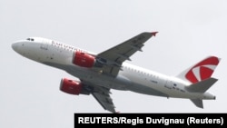 Posredstvom nemačke niskobudžetne kompanije "Jurovings" trebalo bi da bude uspostavljena aviolinija između Beograda i Prištine (Foto: REUTERS/Regis Duvignau)