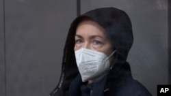 Alsu Kurmaševa, novinarka Radija Slobodna Evropa, u sudnici u Rusiji. (Foto: AP/Vladislav Mikhnevskii)