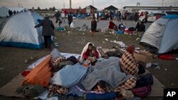 Afg'onistonlik qochqinlar Avstriya-Vengriya chegarasida 