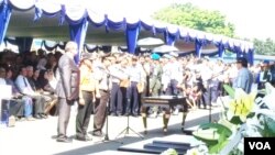Pemerintah menyerahkan 45 jenazah korban kecelakaan pesawat Sukhoi Superjet 100 kepada pihak keluarga di Bandara Halim Perdana Kusuma, Jakarta, Rabu Pagi