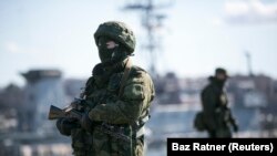 Tentara Rusia di pelabuhan Sevastopol, Krimea, Ukraina. (Foto: Dok)