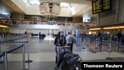 로스엔젤레스 국제공항(LAX) 내부. 중국군 장교가 허위기재 비자 사기 혐의로 지난 7일 로스엔젤레스 공항에서 미국 당국에 체포됐다.