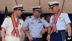 2023年6月1日，日本和美国船只抵达马尼拉，参加预定的三边海岸警卫队演习。美联社照片(AP Photo/Aaron Favila)