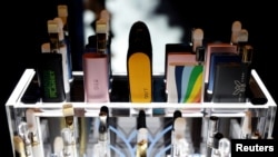 Perangkat vaping ditampilkan di pameran dagang The Cannabis World Congress & Business Exposition (CWCBExpo) di New York City, New York, AS, 30 Mei 2019. (Foto: Reuters/Mike Segar)