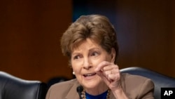 Сенаторка Џин Шахин