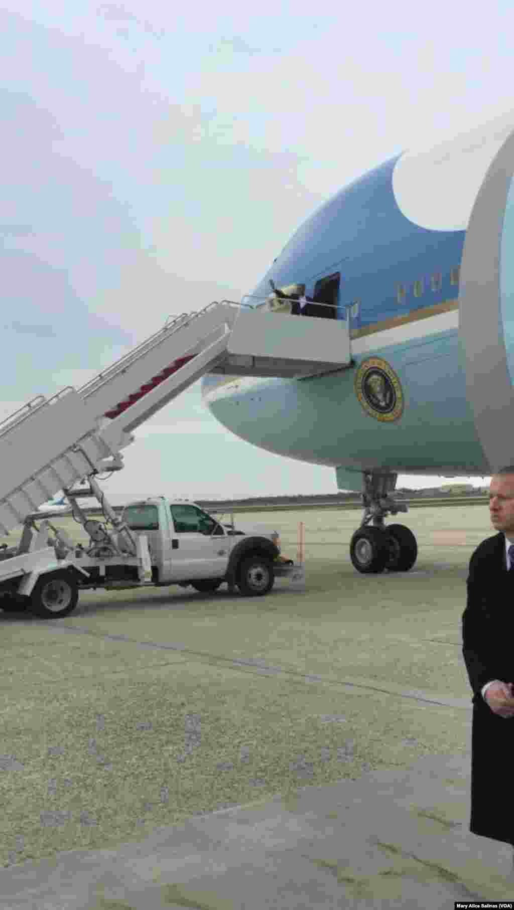 U.S. President Barack Obama waves from the door of Air Force One as he prepares to depart for Havana, Cuba, at Andrews Air Force Base, Md., March 20, 2016.