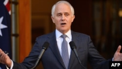 FILE - Perdana Menteri Malcolm Turnbull menjawab pertanyaan pers di Canberra, 20 September 2015. (Foto: dok.) 