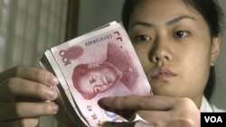 Beijing mendapat tekanan internasional untuk lebih melonggarkan nilai mata uang Yuan.