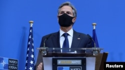 美国国务卿布林肯在布鲁塞尔出席与北约秘书长斯托尔滕贝格的联合记者会。（2021年4月14日）