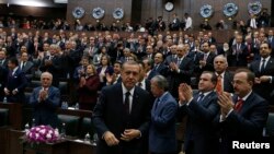 Turkiya bosh vaziri Rajab Toyib Erdog'an parlamentda, 8-aprel, 2014-yil