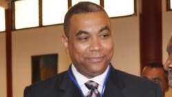 Olivier Kamitatu au micro de Top Congo FM, notre radio partenaire à Kinshasa