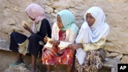 Para imigran Ethiopia di Bossaso, kota semi-otonomi wilayah Puntland menunggu diberangkatkan ke Yaman. Kota ini merupakan tempat pemberangkatan untuk melintasi teluk Aden menuju Yaman (Foto: dok). Sedikitnya 18 imigran Afrika Timur dikhawatirkan tewas saat sebuah kapal yang mengangkut 60 imigran karam di lepas pantai kota ini, Selasa (18/12).