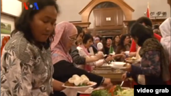 Wisma Indonesia, kediaman Dubes RI di AS mengadakan acara buka puasa bersama untuk muslim Indonesia dan warga muslim lainnya (15/7). 