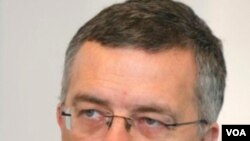 Komisaris HAM Jerman, Markus Loening juga meminta Belarusia membebaskan semua pembangkang yang dipenjara