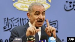 Perdana Menteri Palestina Mohammad Shtayyeh berbicara di Ramallah, Tepi Barat hari Minggu 28 Januari 2024. 