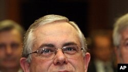 European Central Bank Vice President Lucas Papademos listens during a economics conference in Vienna, Austria, May 14, 2009 (file photo).