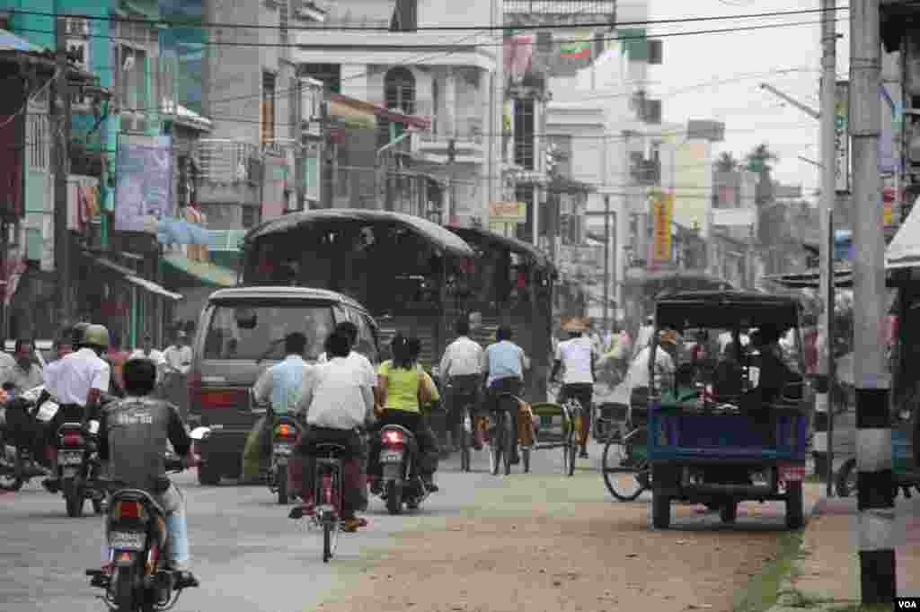 Trucks of soldiers on Sittwe's busy main road, Rakhine State, Burma, November, 2012. (D. Schearf/VOA)