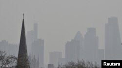  لندن شہر: فضائی آلودگی کا ایک منظر: فائل فوٹو 