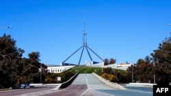 호주 수도 캔버라에 13일 신종 코로나바이러스 방역을 위한 봉쇄 조치가 내려진 뒤 도로가 텅 비어있다. 