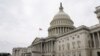 Sejumlah kendaraan terparkir di luar gedung Capitol di pagi hari para Senat kembali untuk rapat di Washington, Sabtu, 31 Juli 2021. (Foto: Elizabeth Frantz/Reuters)