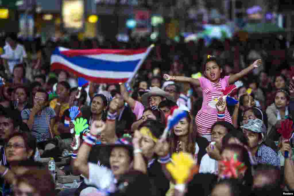 A girl reacts at an anti-government rally in central Bangkok, Jan. 28, 2014. 