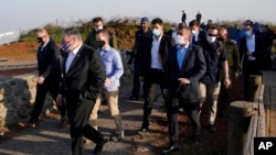 Pompeo Isroil Suriyadan tortib olgan G'o'lan Tepaliklarini ko'zdan kechirmoqda