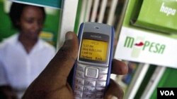 Salah satu cara untuk membantu warga miskin dunia menghemat uang adalah dengan mengembangkan sistem pengiriman uang lewat telepon genggam tanpa memerlukan rekening bank yang disebut M-Pesa.