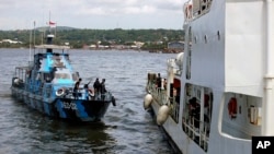 Kapal AL setelah menyelamatkan feri di Pare-Pare, Sulawesi Barat. (Foto: ilustrasi)